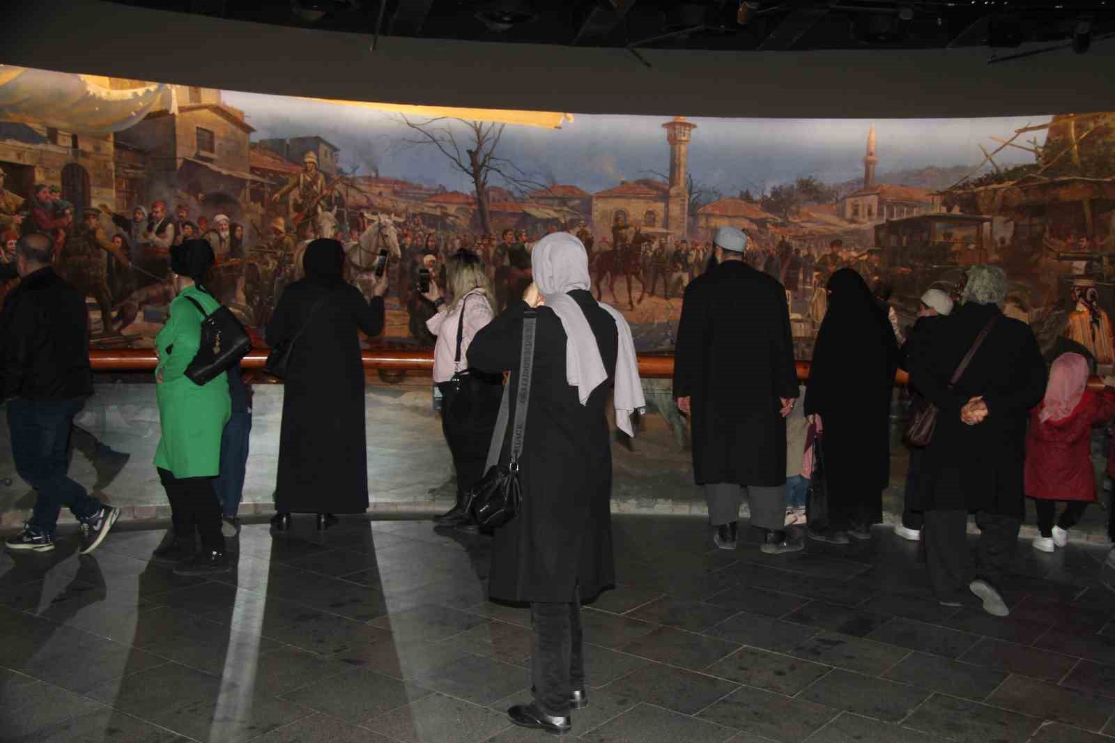 ’Kurtuluş’un 104’üncü yılında, Antep Savunması’nın anlatıldığı müzeye ziyaretçi akını 4 kurtulusun 104uncu yilinda antep savunmasinin anlatildigi muzeye ziyaretci akini 0 HucYKk2P
