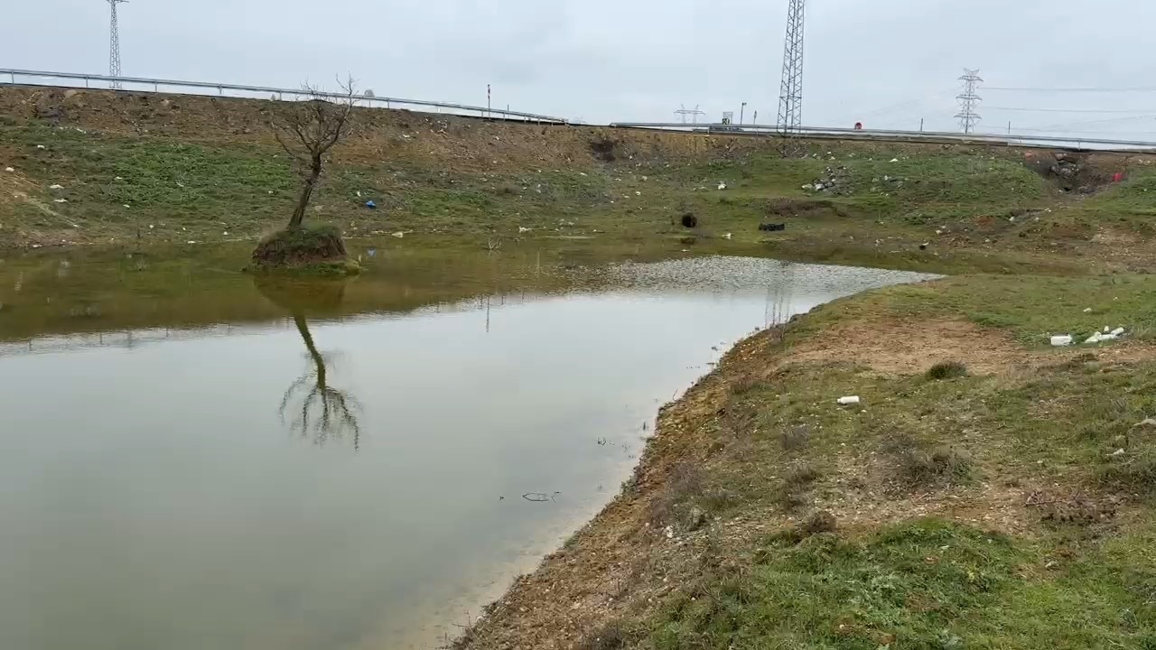 kuruyan golet yeniden canlandi catlayan topraklar suyla bulustu 0 IKqIPgnF