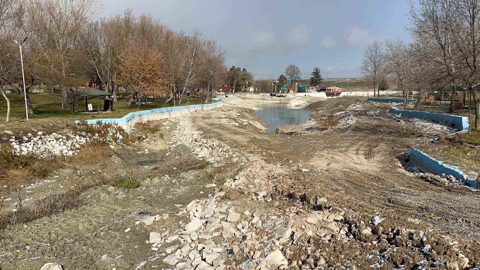 kuruyan sakarya nehrinin dogdugu nokta da dsinin calismalari devam ediyor 6 TVnMfi8c