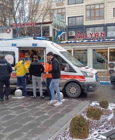 kuruyemisci-deposunda-cikan-yanginda-4-kisi-dumandan-etkilendi-bVeVifw6.jpg