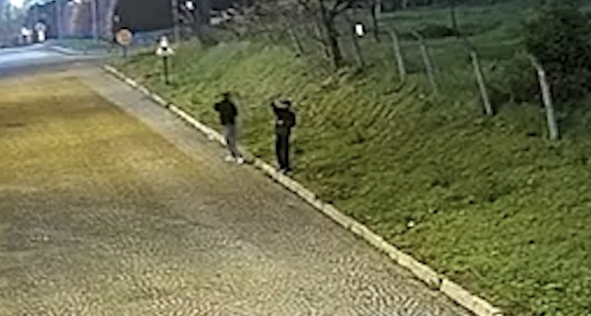 kurye kiligiyla girdiler silahla alikoydular ozel harekat kapilari kocbasiyla kirdi 2 fkdlWij8