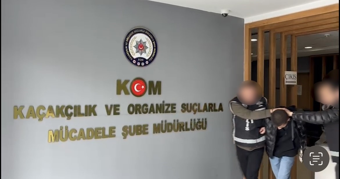 kurye kiligiyla girdiler silahla alikoydular ozel harekat kapilari kocbasiyla kirdi 5 9OF8JUy3
