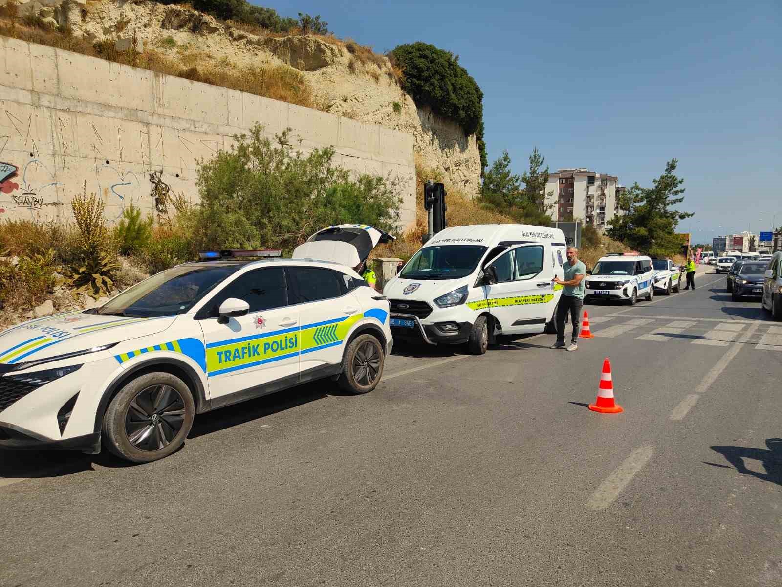 Kuşadası’nda beton mikserinin çarptığı yaya hayatını kaybetti 5 kusadasinda beton mikserinin carptigi yaya hayatini kaybetti 1 LHI5nfsc