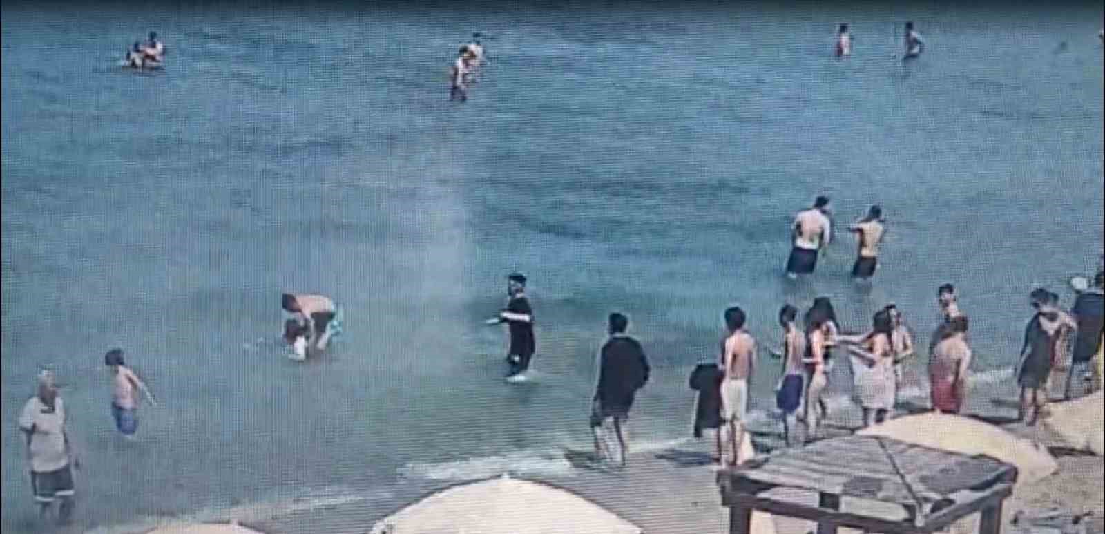 Kuşadası’nda denizde can pazarı: 70 yaşındaki turist ölümden döndü 4 kusadasinda denizde can pazari 70 yasindaki turist olumden dondu 0 eyUmq8Qr