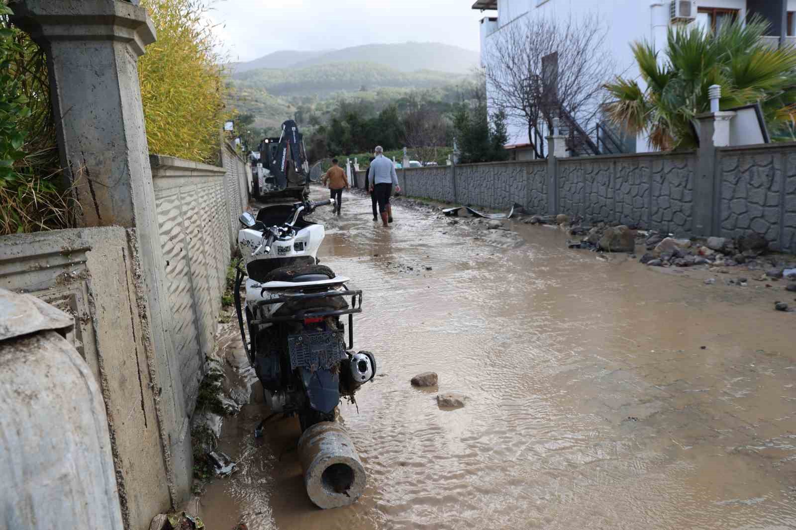 kusadasinda selin yaralari sarilmaya calisiliyor 3 LvjS5XKT