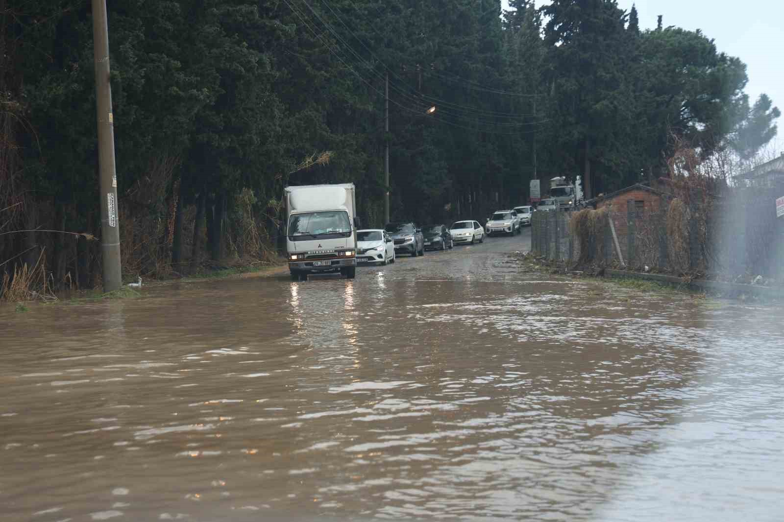 kusadasinda selin yaralari sarilmaya calisiliyor 4 nrArH2hl