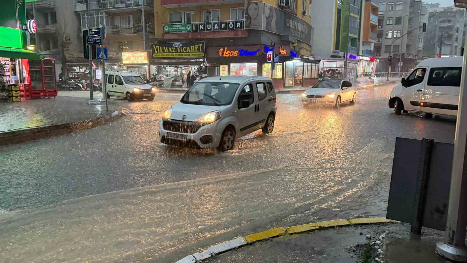 kusadasinda siddetli yagis ve dolu etkili oldu 2 aFjgsw1Q