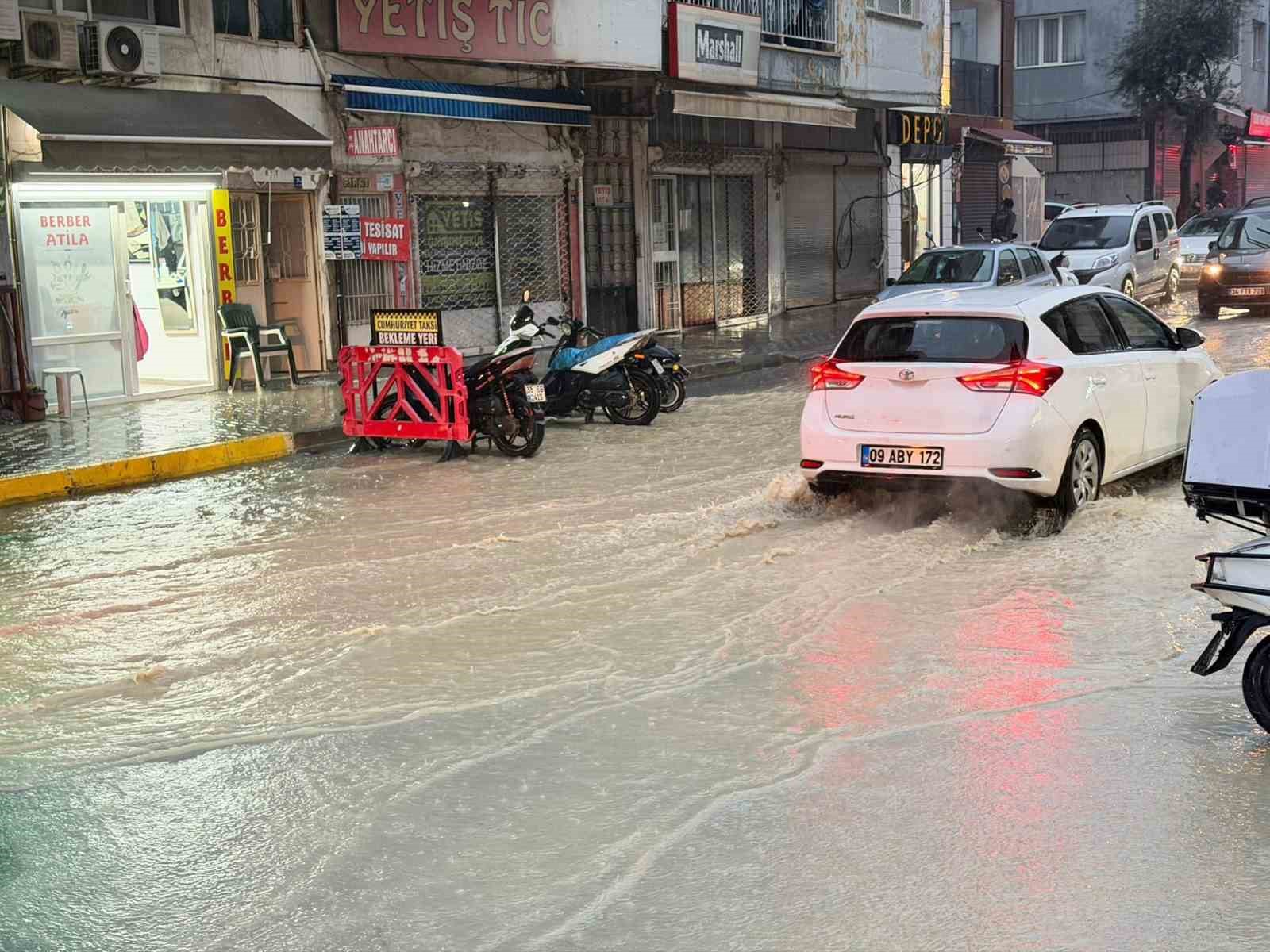 kusadasinda siddetli yagis ve dolu etkili oldu 4 EQEhYOqq