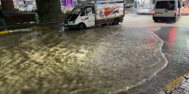 kusadasinda-siddetli-yagis-ve-dolu-etkili-oldu-DRcciXVq.jpg