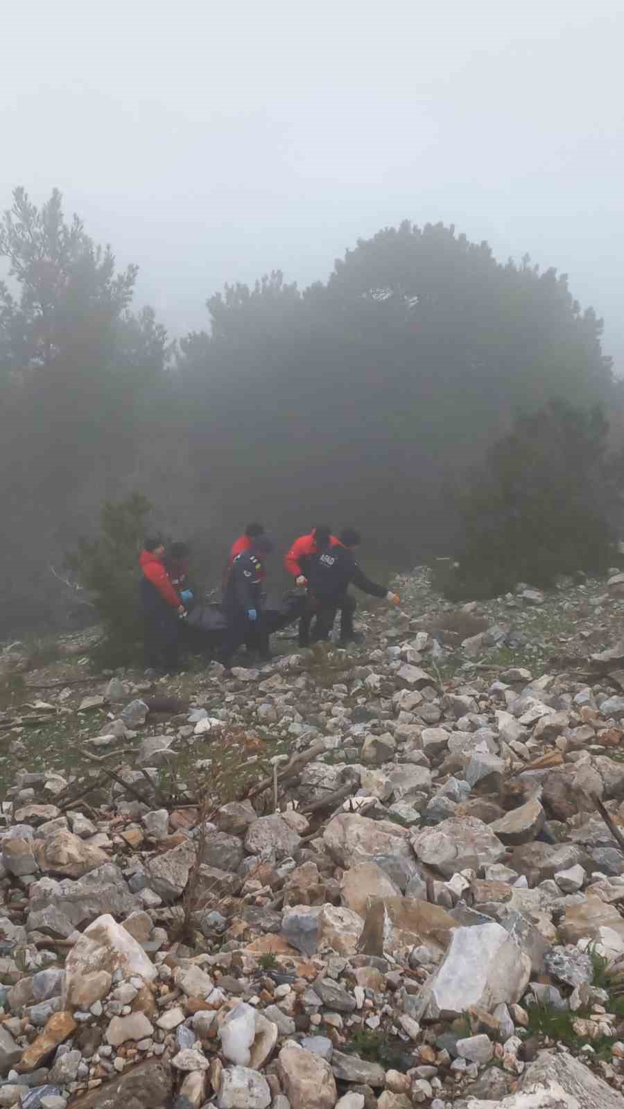 kusadasinda ucurumdan dusen sahis hayatini kaybetti 1 Yr3a2nEq