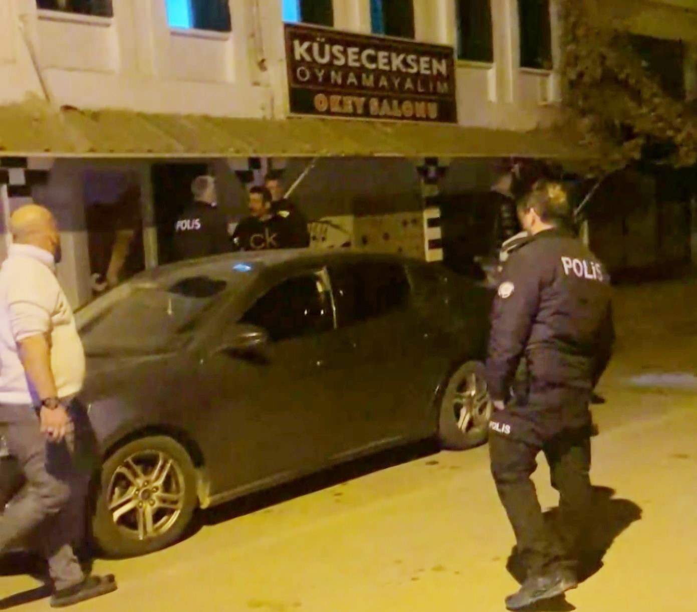 kuseceksen oynamayalim kahvehanesindeki kavga sokaga tasti 4 IusIH9UA