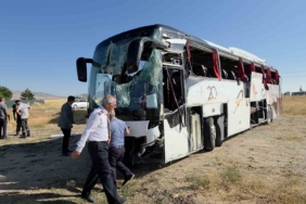 kutahya-afyonkarahisar-kara-yolunda-yolcu-otobusu-devrildi-31-yarali-ikewG5v5.jpg