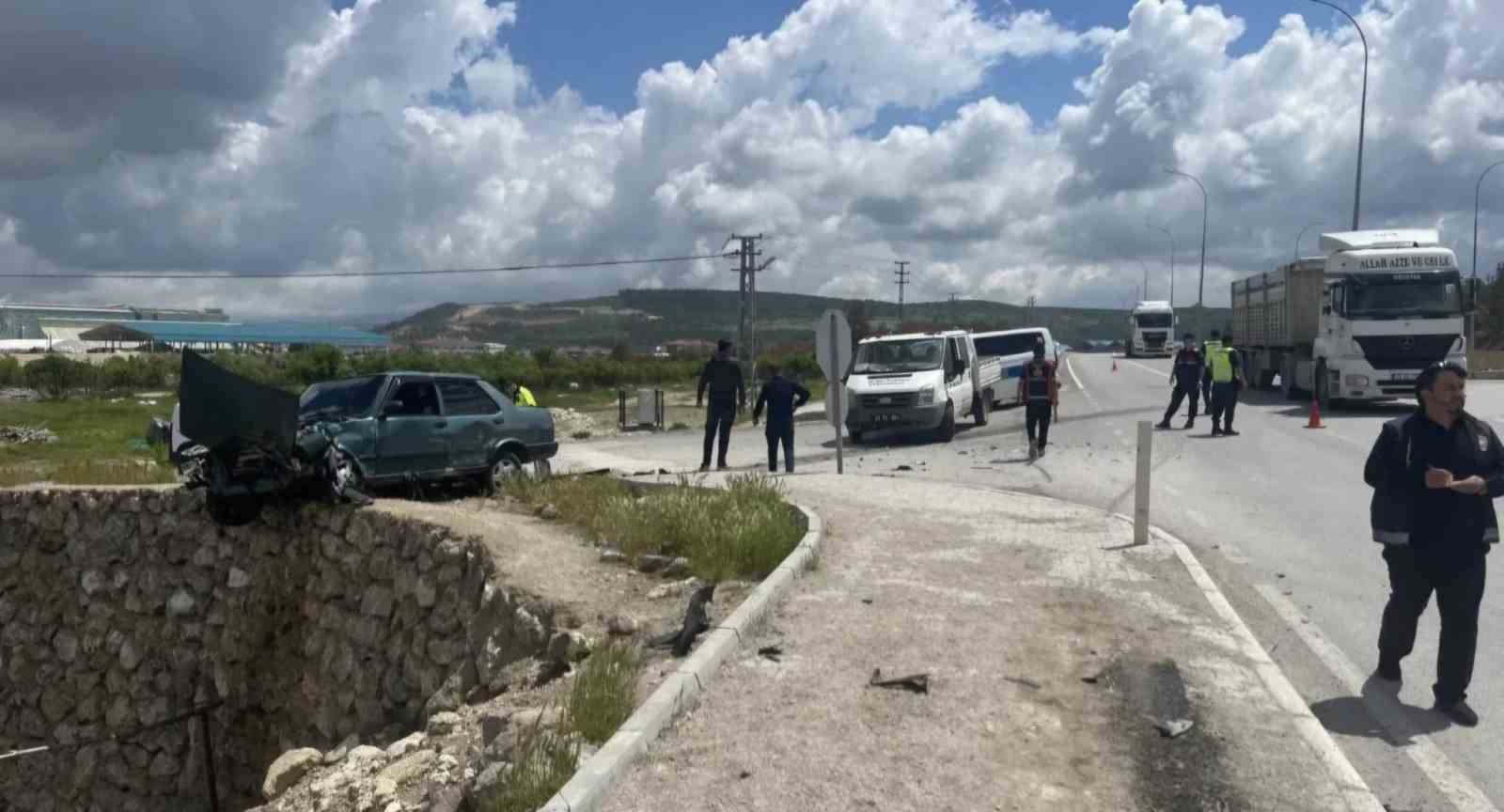kutahya emette kavsakta iki arac carpisti 3 yarali 1 A3Q5M35H