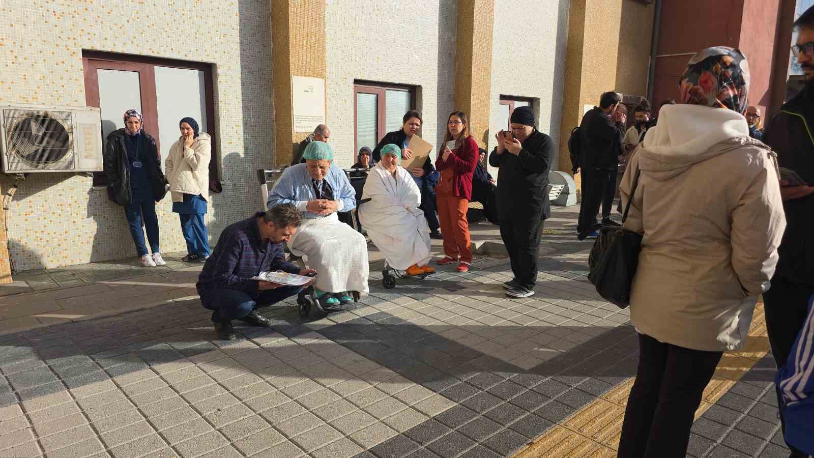 kutahya evliya celebi egitim ve arastirma hastanesinde yangin 3 LviuzEh6