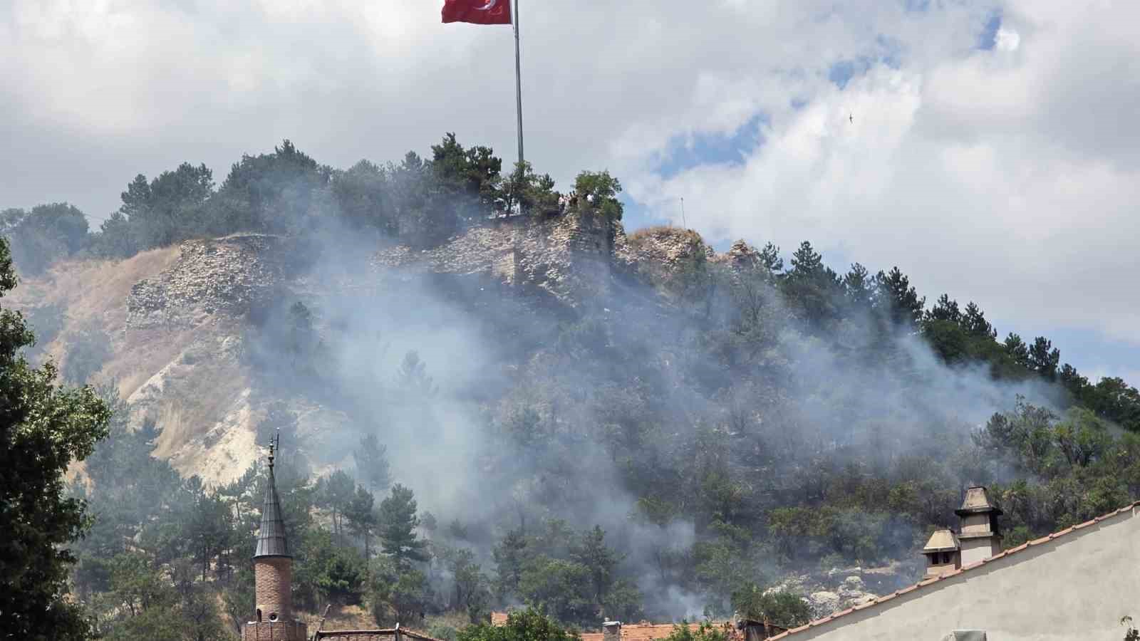 Kütahya Hisar Kalesi’nde yangın paniği 6 kutahya hisar kalesinde yangin panigi 2