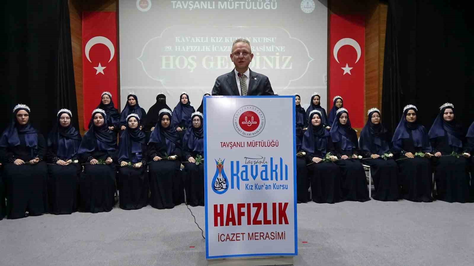 kutahya tavsanlida 36 kiz hafiz icin gorkemli icazet toreni 4 jBHqhT3a