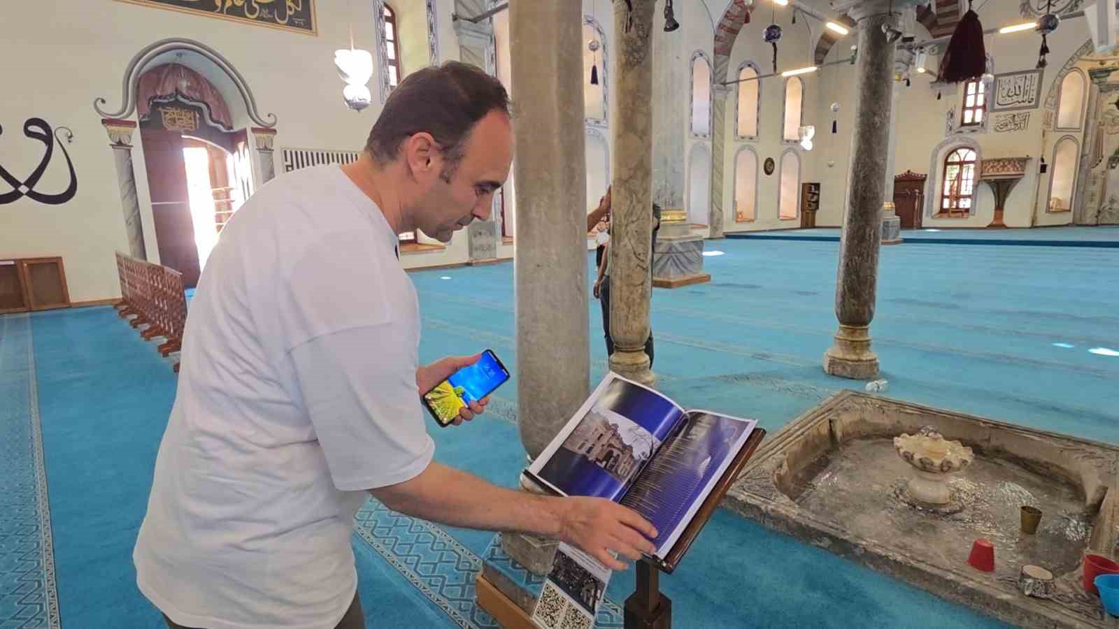 kutahya ulu camiinde karekod destekli dijital rehber donemi basladi 3 PPDYZ6we