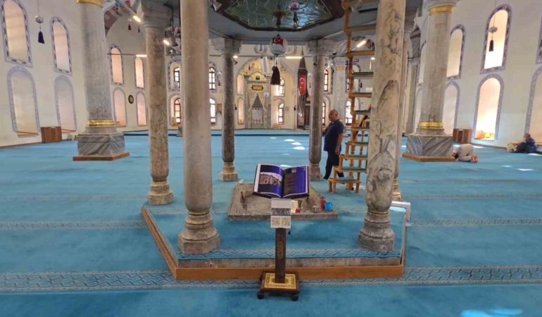 kutahya-ulu-camiinde-karekod-destekli-dijital-rehber-donemi-basladi-eftSiwiI.jpg