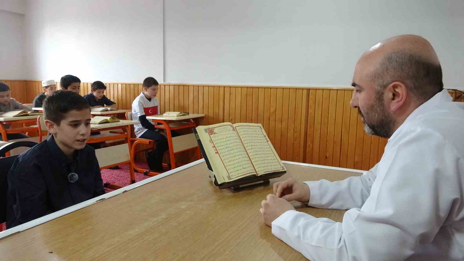 kutahyada 11 yasindaki omer sabri 8 ayda hafiz oldu 2 udYYD3Yw