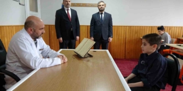kutahyada-11-yasindaki-omer-sabri-8-ayda-hafiz-oldu-CJb6ccSX.jpg