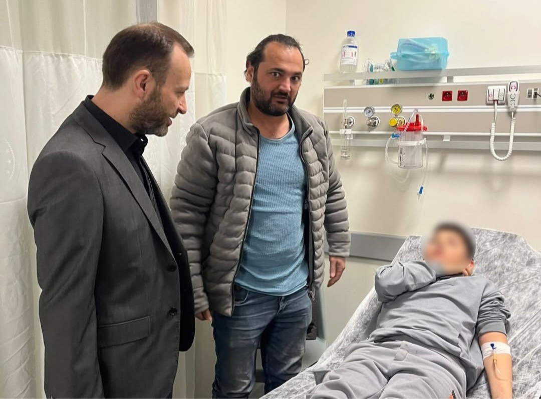 kutahyada 23 ogrenci zehirlenme suphesiyle hastaneye kaldirildi 4