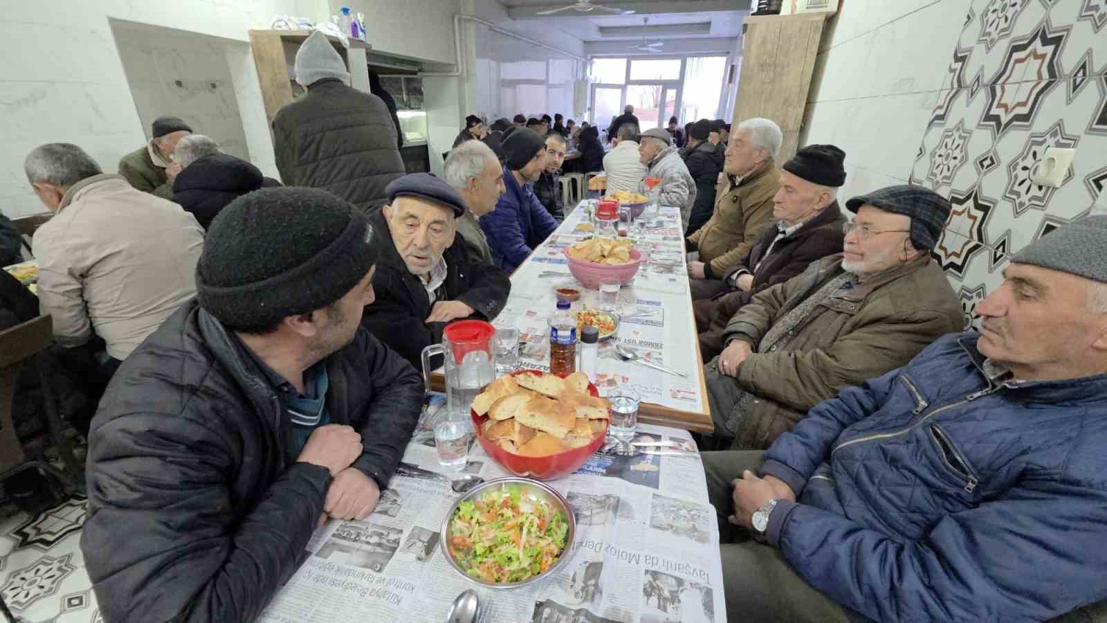 kutahyada 45 yillik askida iftar gelenegi 1 thvr1Fl3