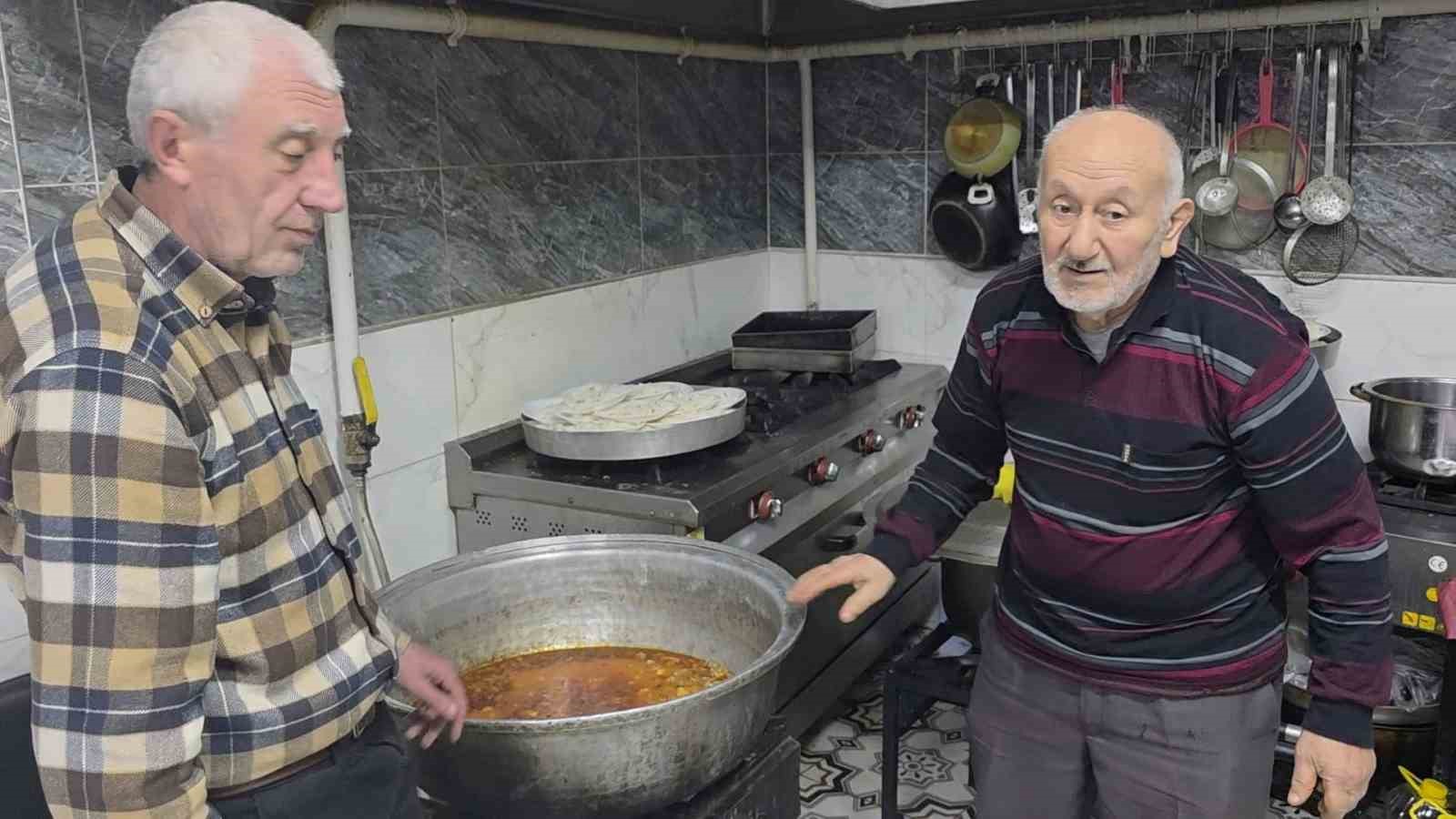 kutahyada 45 yillik askida iftar gelenegi 4 HWKvrwRv