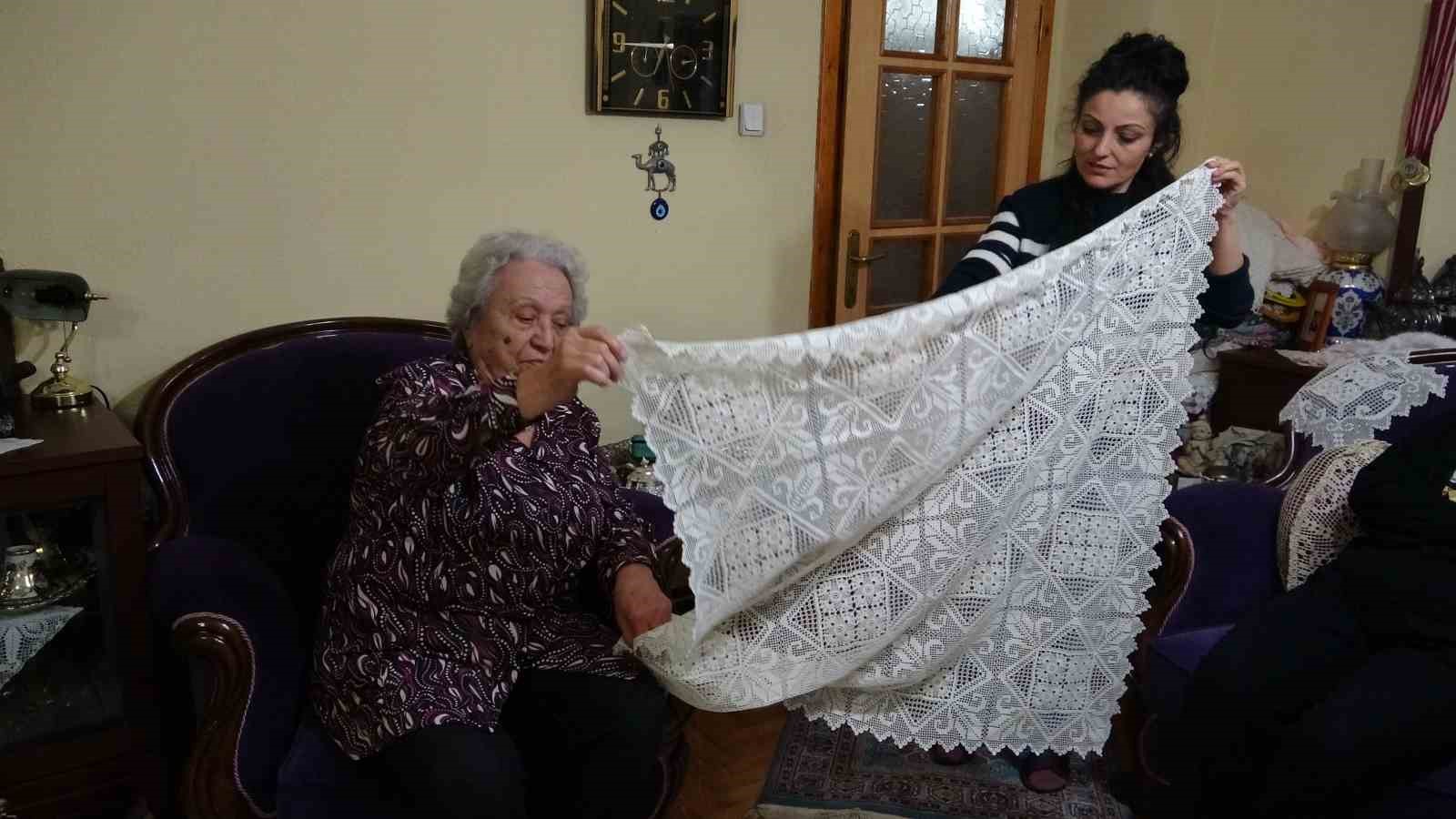 kutahyada 70 yildir ilmek atan emekli ogretmenin azmi ornek oluyor 2