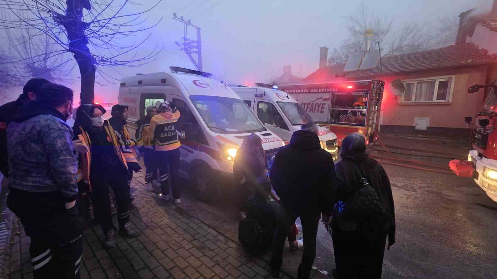 kutahyada ahsap evde cikan yanginda 85 yasindaki kadin hayatini kaybetti 1 D35bBwfC