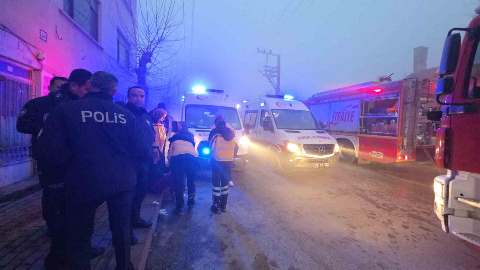 kutahyada ahsap evde cikan yanginda 85 yasindaki kadin hayatini kaybetti 3