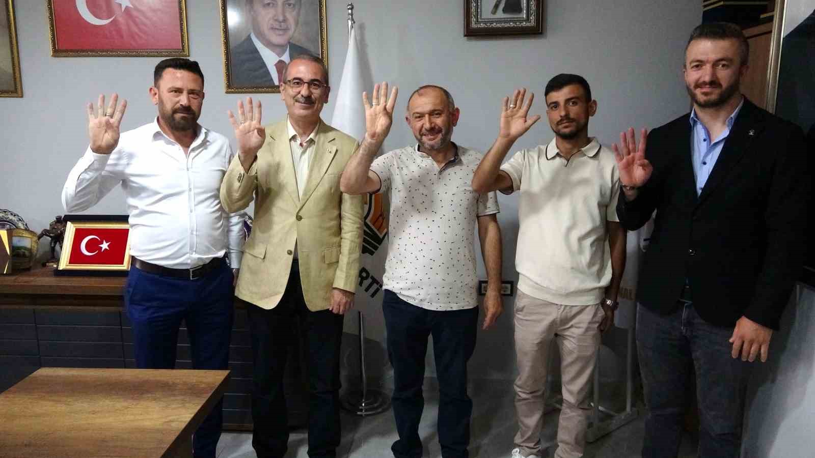 kutahyada anahtar partiden ak partiye katilim 0 LjNdtqdP