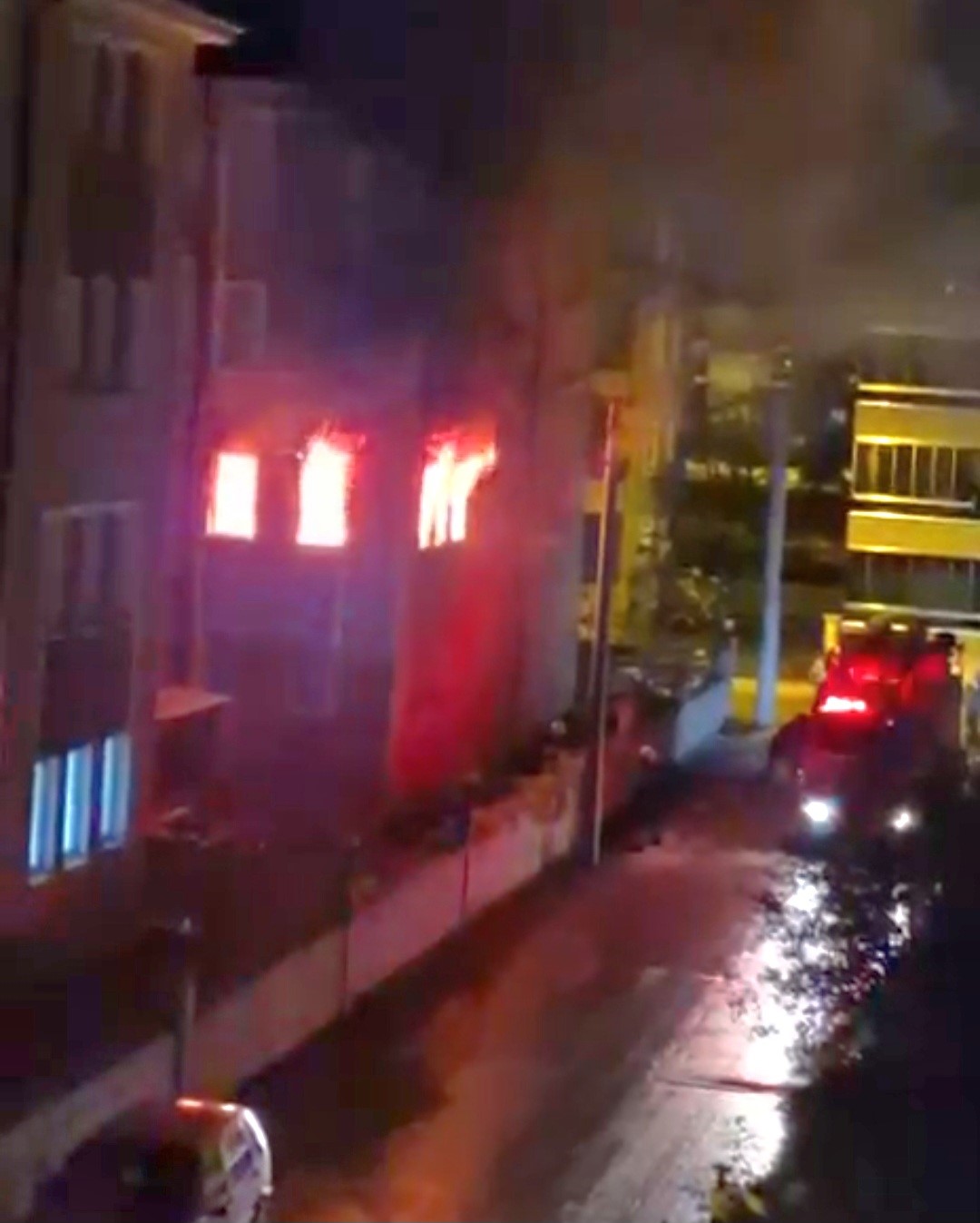 kutahyada apartman dairesinde yangin 5 kisi kurtarildi 2 38FqdBFE