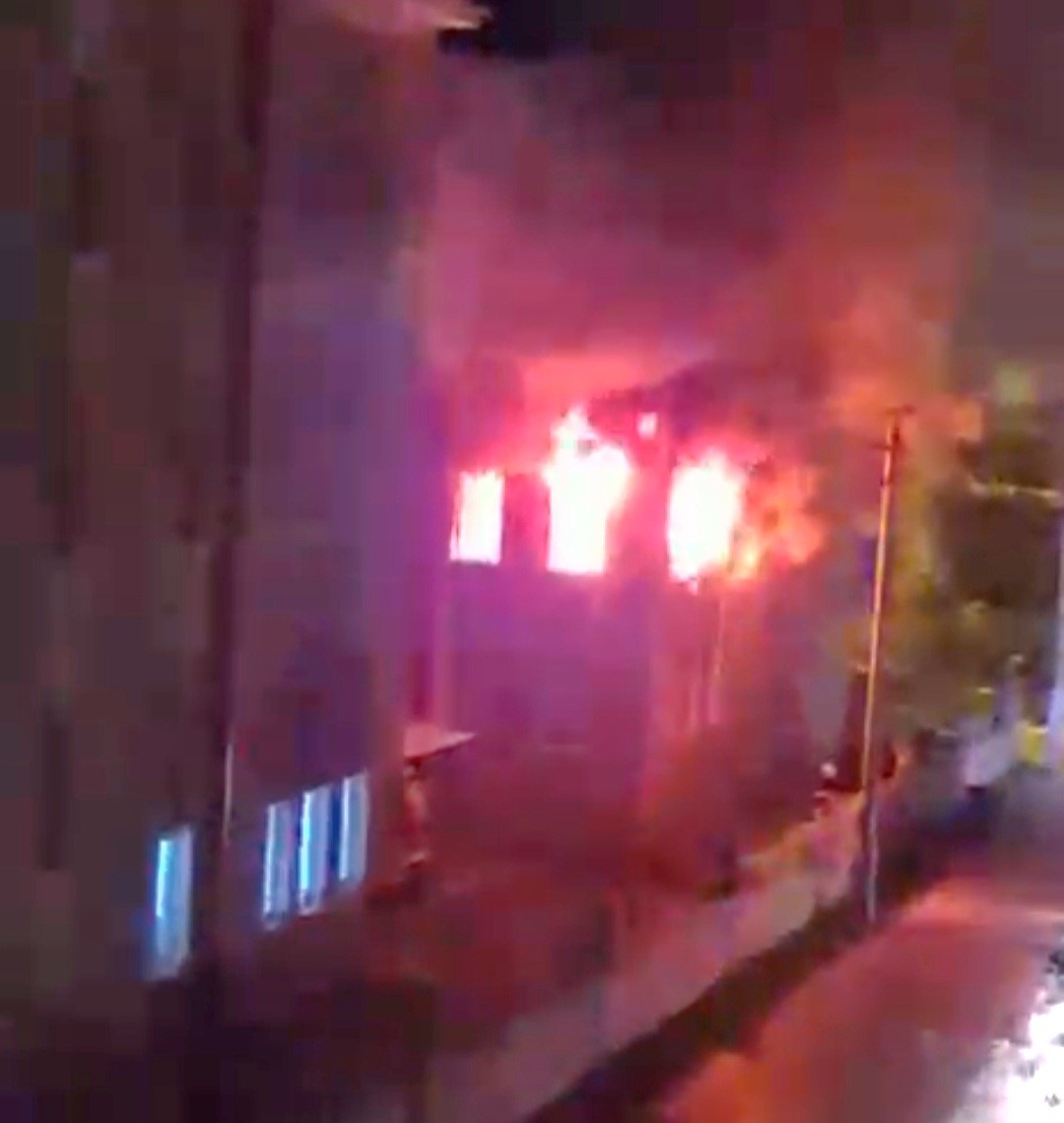 kutahyada apartman dairesinde yangin 5 kisi kurtarildi 3 RuaE47je