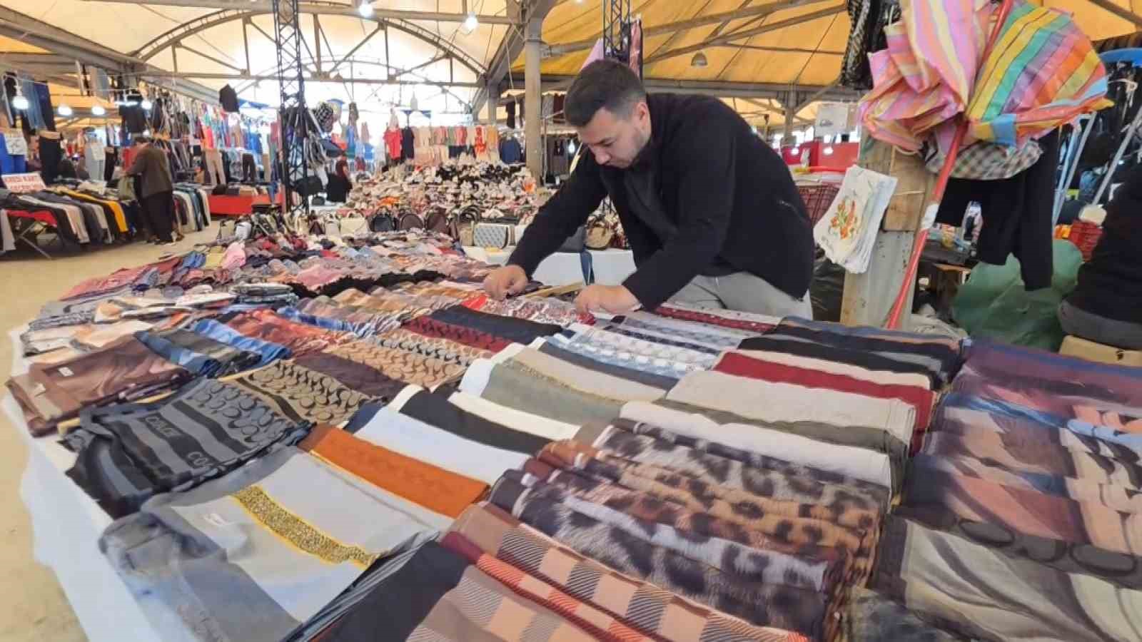 kutahyada bayram pazari hareketliligi basladi 0 qPQpMbDy