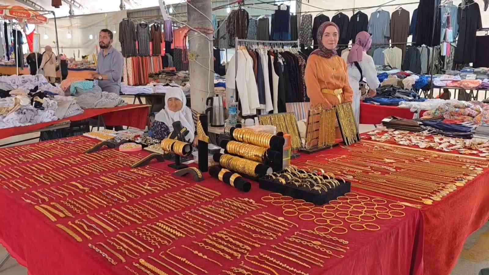 kutahyada bayram pazari hareketliligi basladi 2 B1vI6rRI