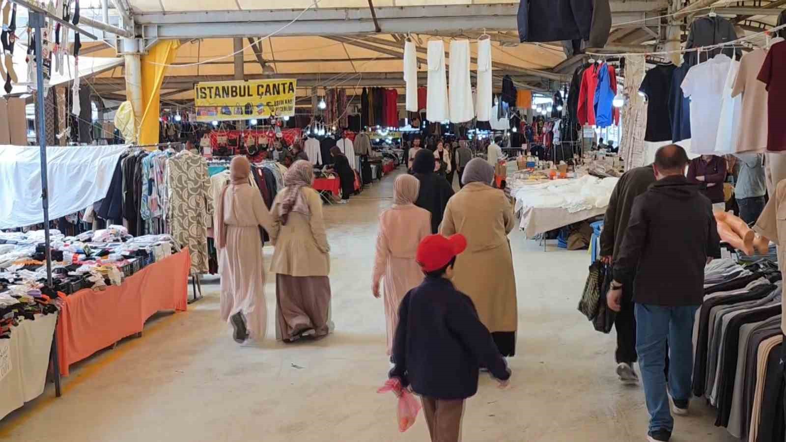 kutahyada bayram pazari hareketliligi basladi 4 71EbAYdH