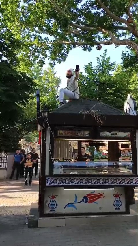 kutahyada bufe krizi esnaf kendini catiya zincirledi polis ve zabita esliginde bufeler kaldirildi 1 LR9r6DsP