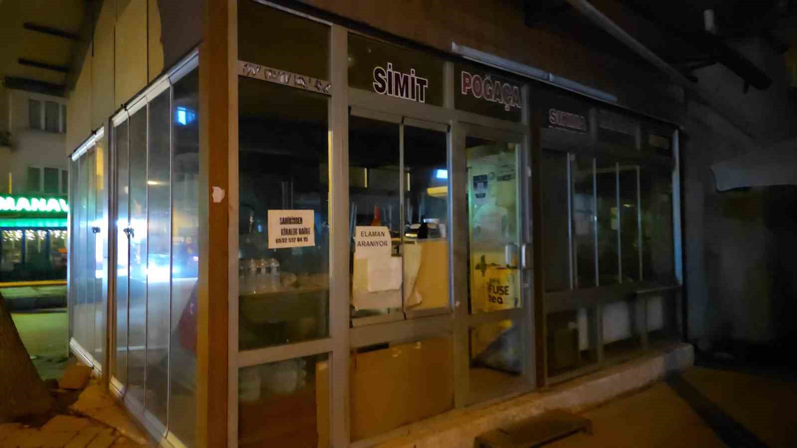 kutahyada cay evinde bicakli saldiri ani kamerada 1 agir yarali 1 fl4VIQR8