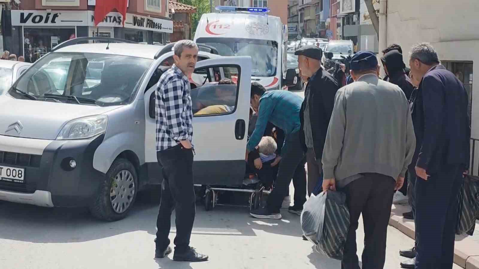 kutahyada direksiyon basinda rahatsizlanan surucu kaza yapti 5 gGlO1HqD