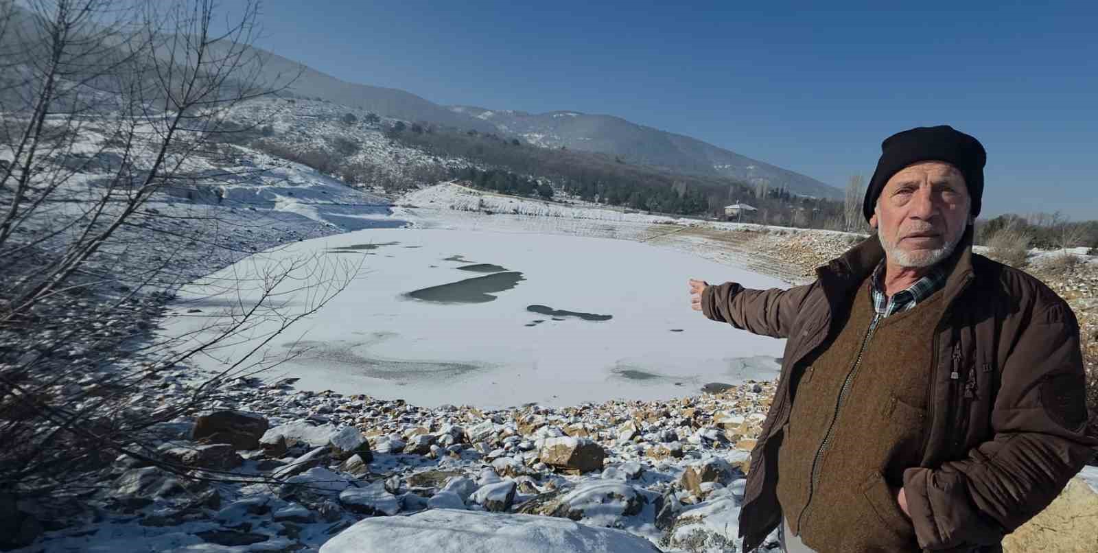 kutahyada dondurucu soguklar goleti tamamen buzla kapladi 2 6cVBd5Ig