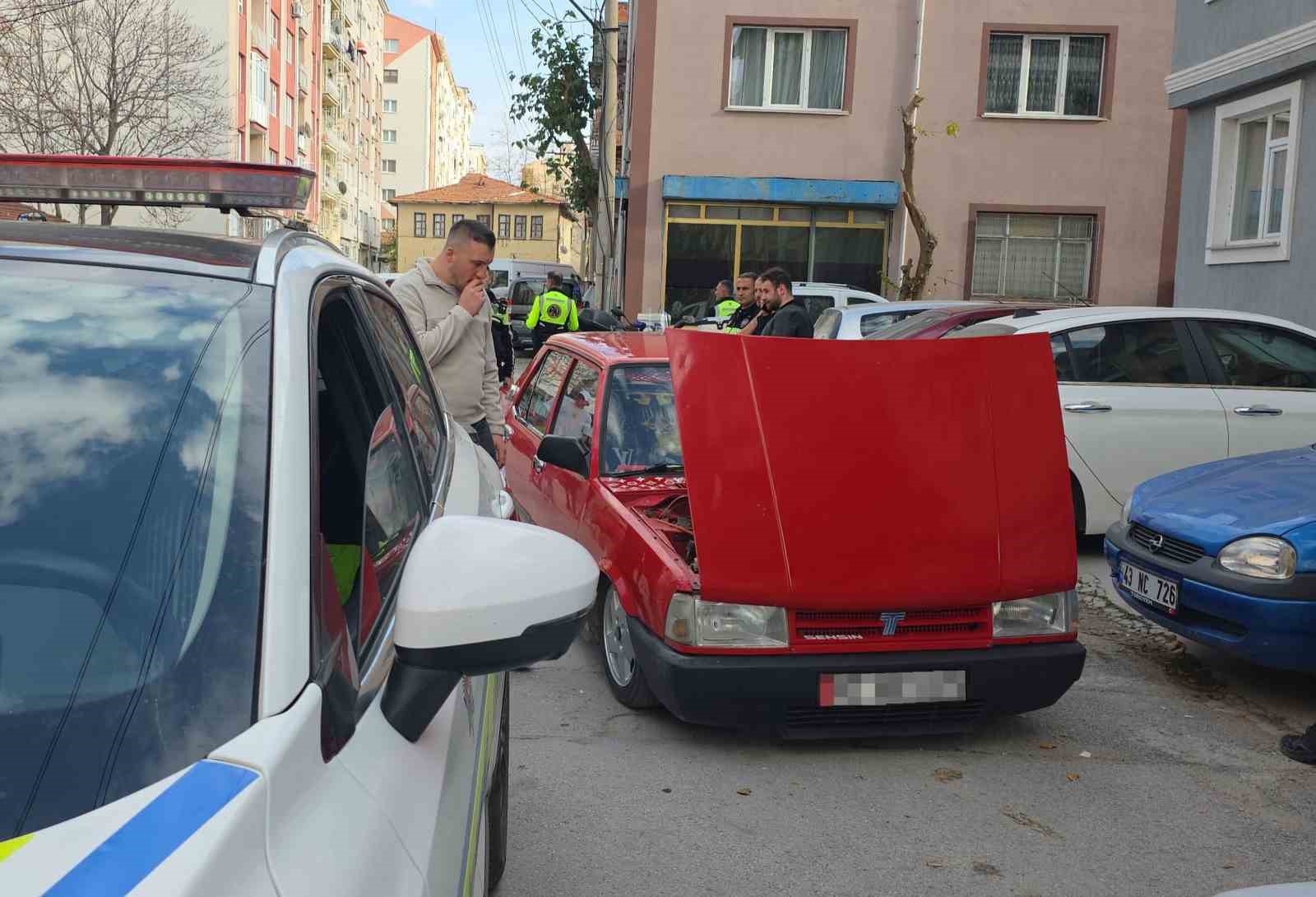 kutahyada dur ihtarina uymayan surucu aracini birakip kacti 2 QqXKscc7