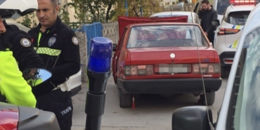 kutahyada-dur-ihtarina-uymayan-surucu-aracini-birakip-kacti-cZcIvM2e.jpg