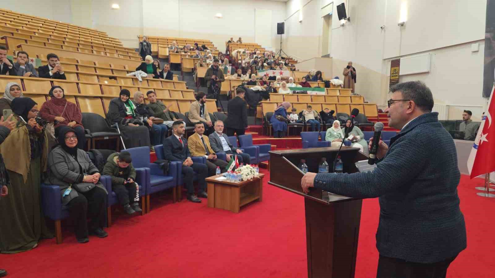 Kütahya’da eğitim gören Suriyeli öğrenciler, Baas rejiminin devrilmesinin birinci yıl dönümünü kutladı 4 kutahyada egitim goren suriyeli ogrenciler baas rejiminin devrilmesinin birinci yil donumunu kutladi 0 IYFAU5f8