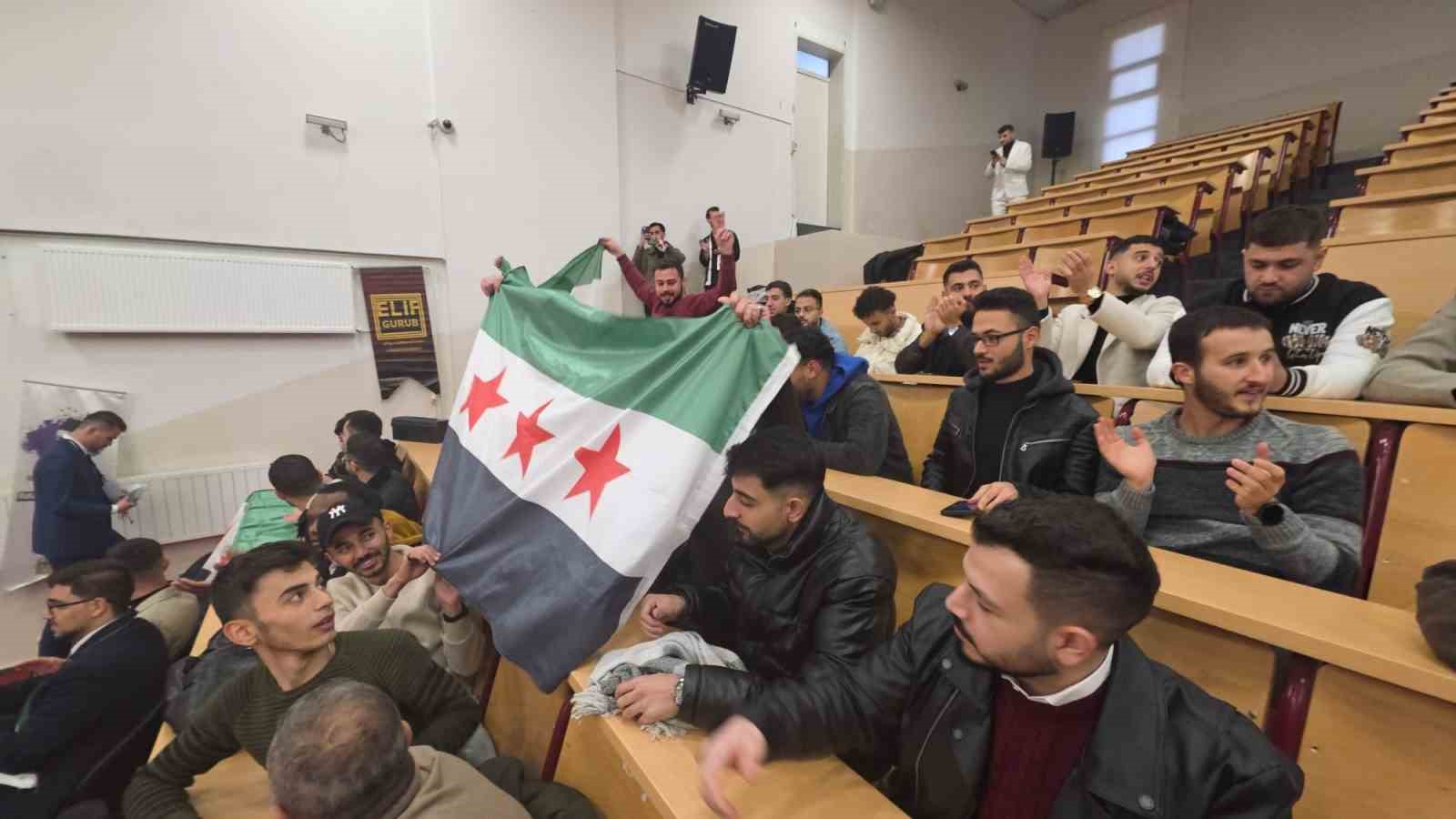 Kütahya’da eğitim gören Suriyeli öğrenciler, Baas rejiminin devrilmesinin birinci yıl dönümünü kutladı 7 kutahyada egitim goren suriyeli ogrenciler baas rejiminin devrilmesinin birinci yil donumunu kutladi 3 FQflQTHd
