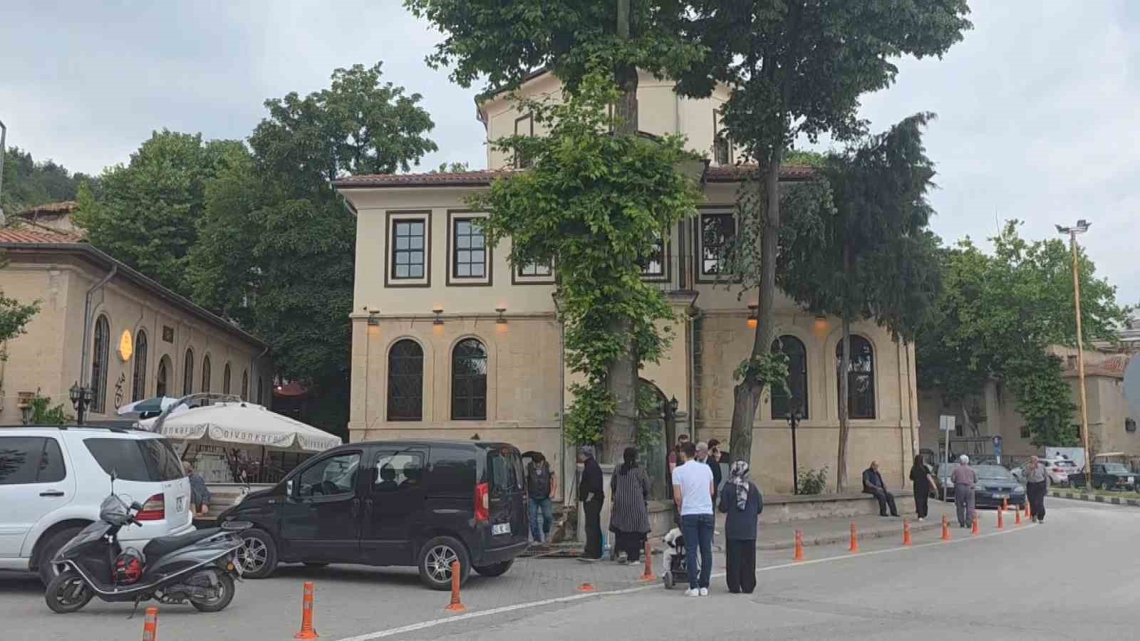 kutahyada ergun celebi hazretlerinin kabrinde duzenleme 2 81kcTMTC
