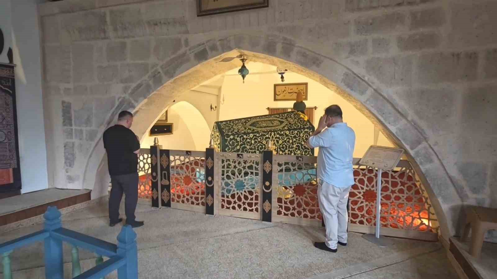 kutahyada ergun celebi hazretlerinin kabrinde duzenleme 4 pbaEd54G