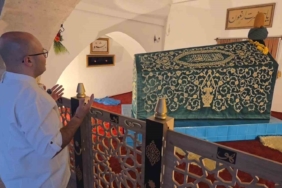 Emekli imam eşiyle birlikte arıcılığa başladı, kovan sayısı yüzü aştı 2 thumbnail