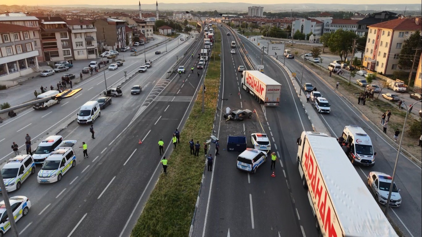 kutahyada feci kaza 1 olu 2 yarali 0 nPEpM5hS