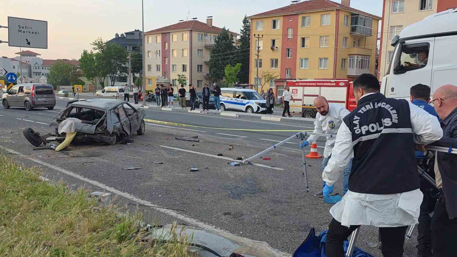 kutahyada feci kaza 1 olu 2 yarali 2 StCmEcP1
