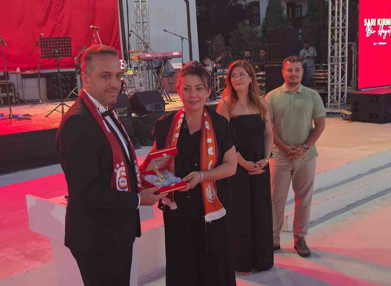 Kütahya’da Galatasaray’ın 26. şampiyonluğu coşkuyla kutlandı 5 kutahyada galatasarayin 26 sampiyonlugu coskuyla kutlandi 1 NsNKlTYD